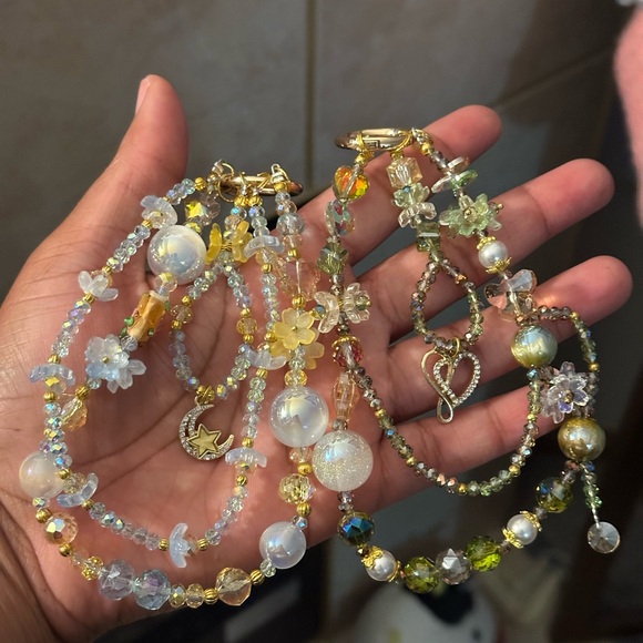 Elegant Floral Beaded phone chains - Picture 1 of 5